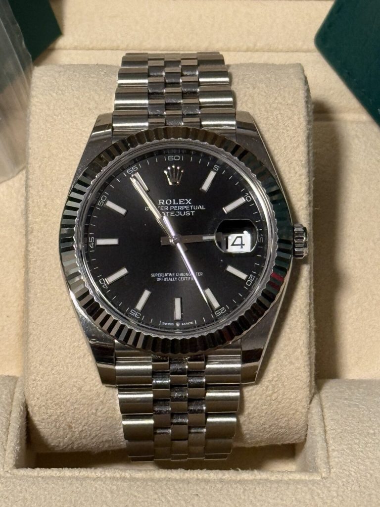 Rolex Datejust 41 straight-on black dial view